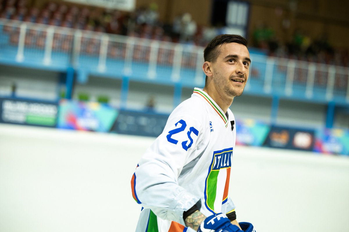 skate_italia's tweet photo. Ama qualsiasi tipo di sport 💪, ha un' attività di riparazione e vendita cellulari 📱ha iniziato a pattinare a 3 anni ed è difensore nella squadra azzurra di #hockeyinline 🏒
Buon compleanno Andrea Bellini 🎉
#fisr #buoncompleanno https://t.co/FpVpw0koqe