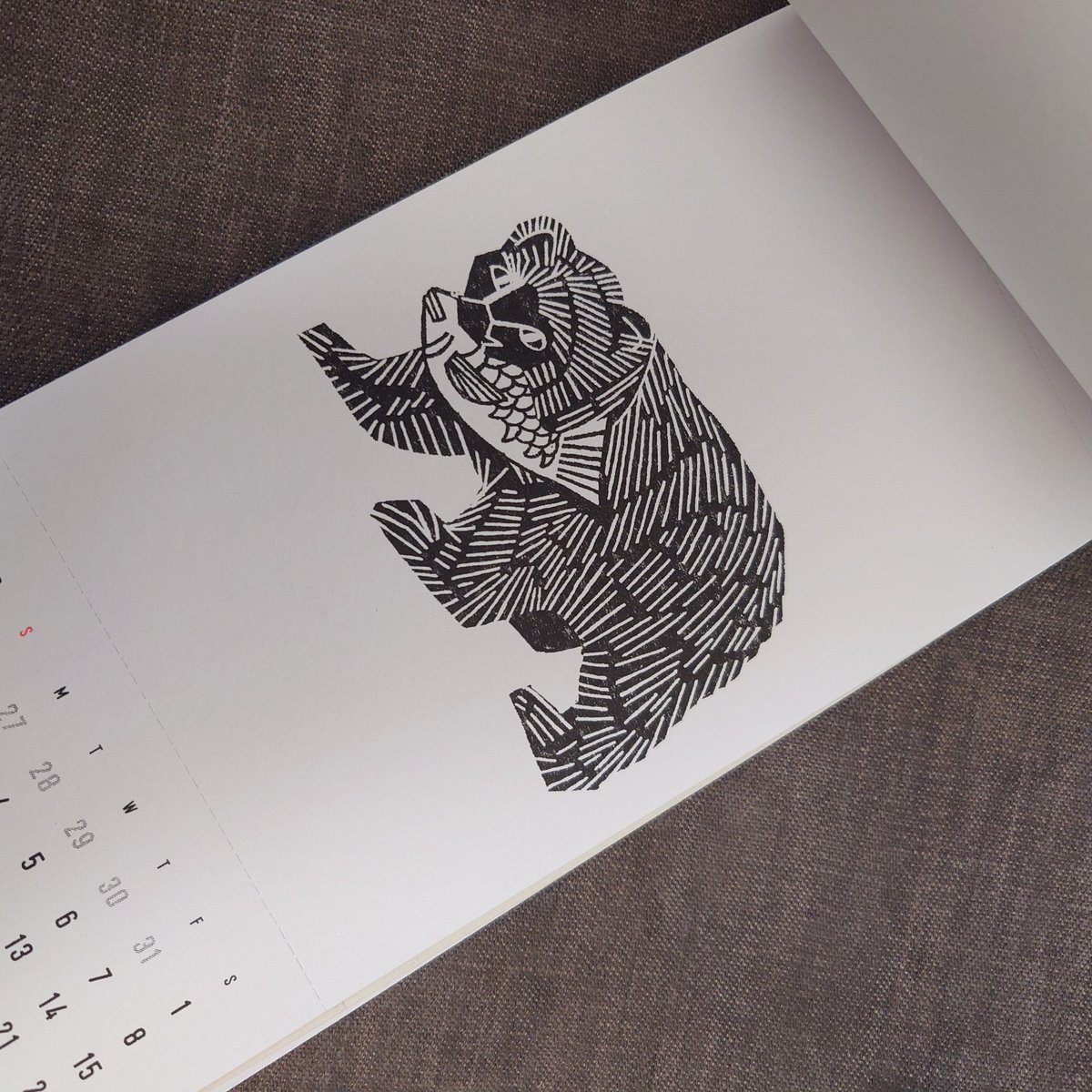 eurekabookstor1's tweet image. 今年も
大人気isado design さんの
2025カレンダー入荷しました

見てくださいこの紐の色
絵のモチーフと相まって
山っぽい感じがあって良いです
挿絵の方もカムイ感あって素敵
オープンされたばかりの
鶴川のTHE DAY 
でも購入出来ますが書店Eurekaでも
扱っております。

#theday #isadodesign