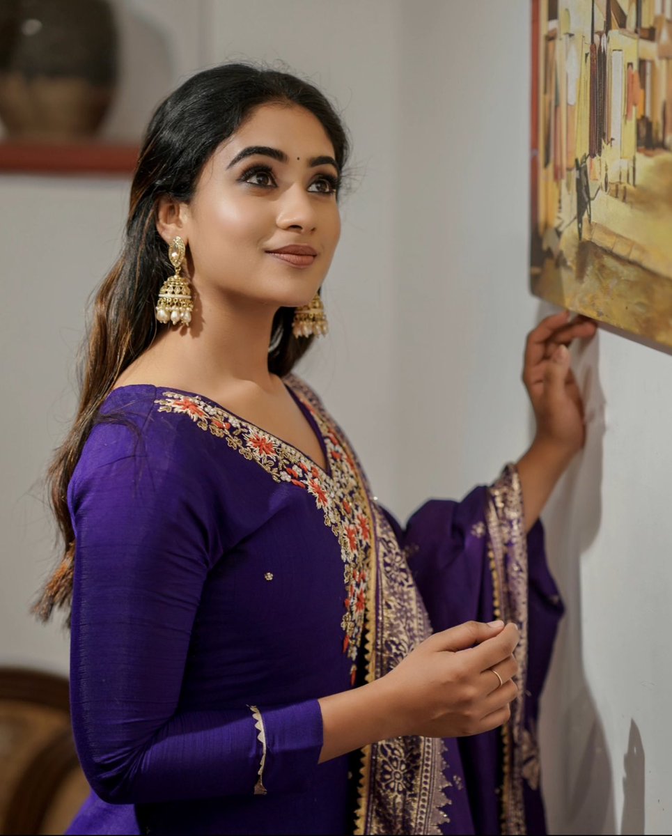 Devika Satheesh (@devu_devika77) on Twitter photo 💜 💜