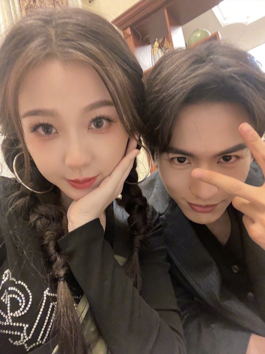 18liyu_'s tweet photo. หลิงเฮ่อ ซูซินสร้างเรื่องเกิน ล่าสุดขึ้น hot search อันดับ 1 นายทุนรับเรื่องยัง เฮ่อซินเนเว่อดายยยค่ะพี่ https://t.co/Xj4u8tfifi