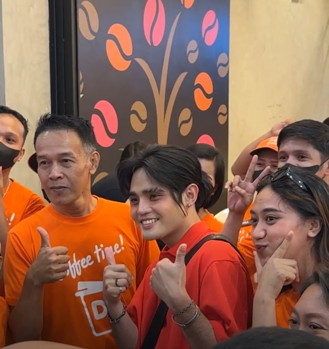 DianaPrince_818's tweet photo. My ghaaaad Olbap bat ang pogi

NASA BUTUAN SI OLBAP
MEET AND GREET PABLO
@imszmc #PABLO
#PABLOsaMindanao
#PABLOinDDButuan https://t.co/0tqVdCrq02