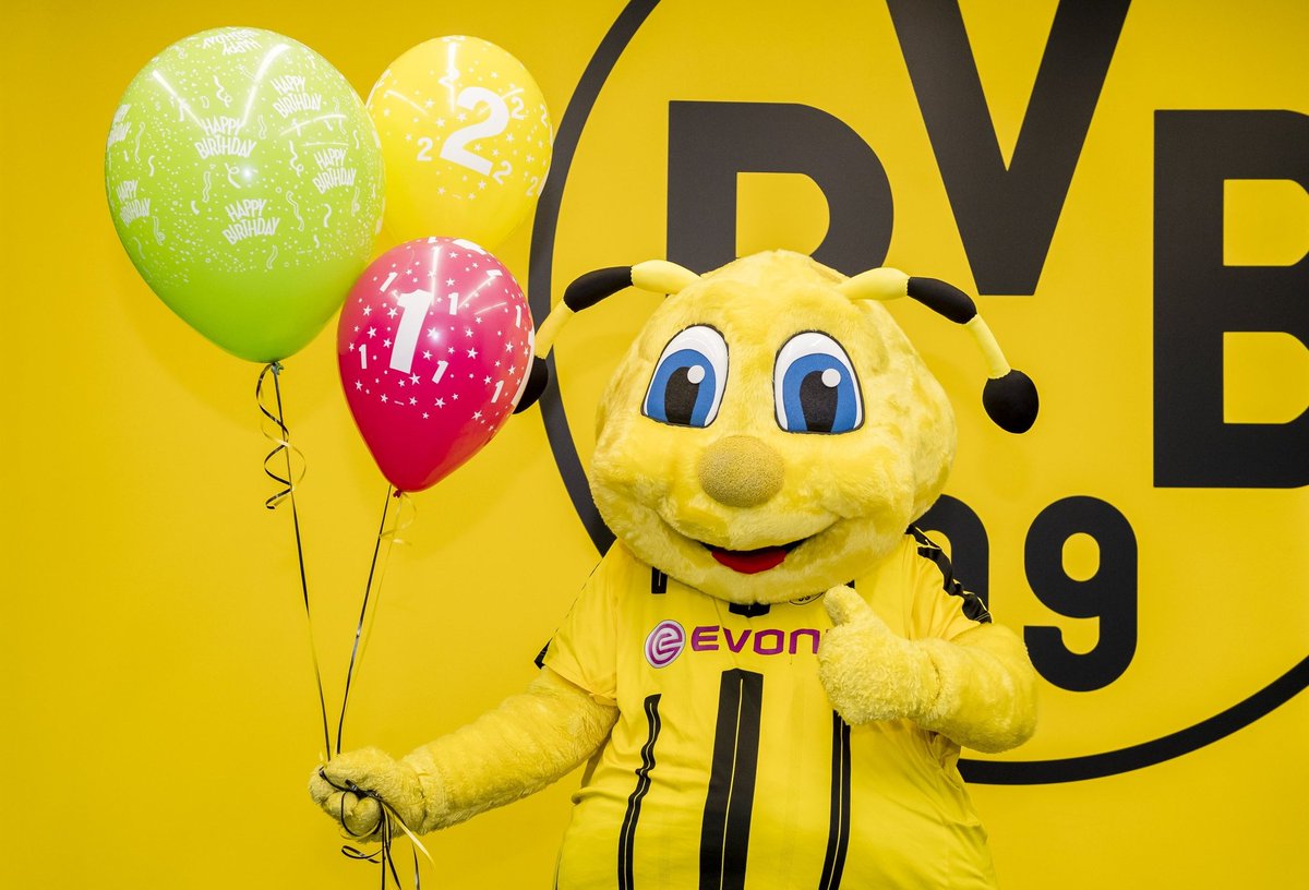 🎈 Herzlichen Glückwunsch zum Geburtstag, <a href="/sattler_kirsten/">Kirsten🏆😍🖤💛🐝⚽🐕😍🌈 nur der BVB</a>!💐🎁