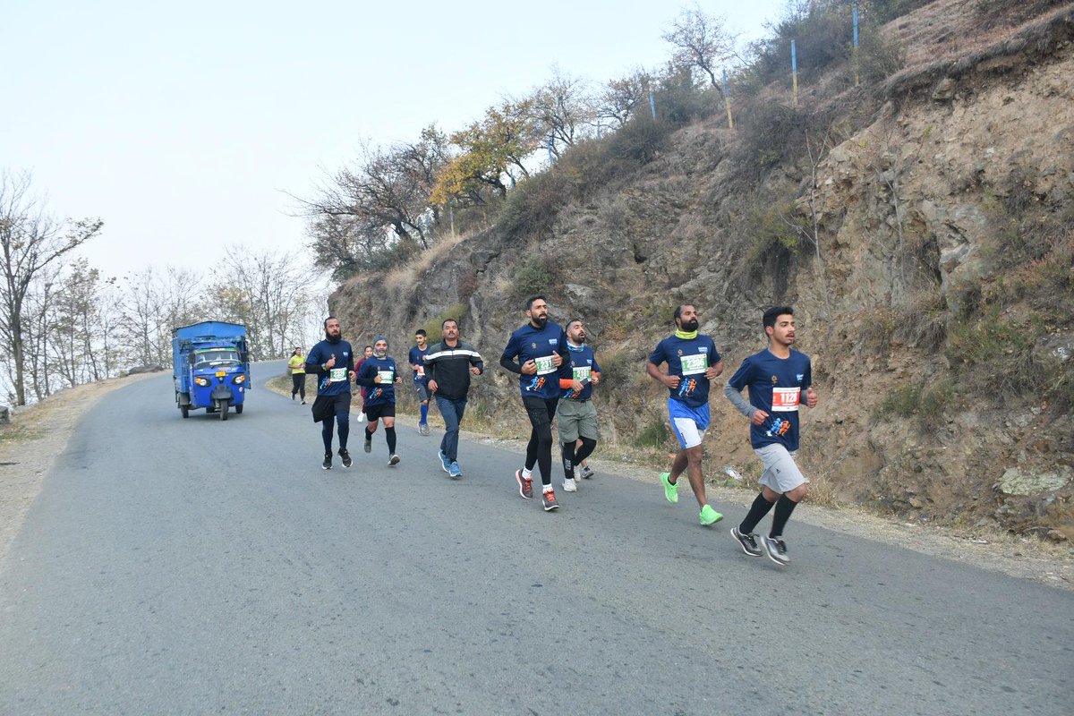 BSF_Kashmir's tweet photo. BSF Kashmir, in collaboration with Bandipora administration, hosted the 'Wular Half Marathon' today! Over 700 runners, including local youth & brave Bordermen, ran for the conservation of Asia's 2nd largest freshwater lake. #RunWithBordermen #WularLake #SaveWular https://t.co/UKvwTFAJ5H