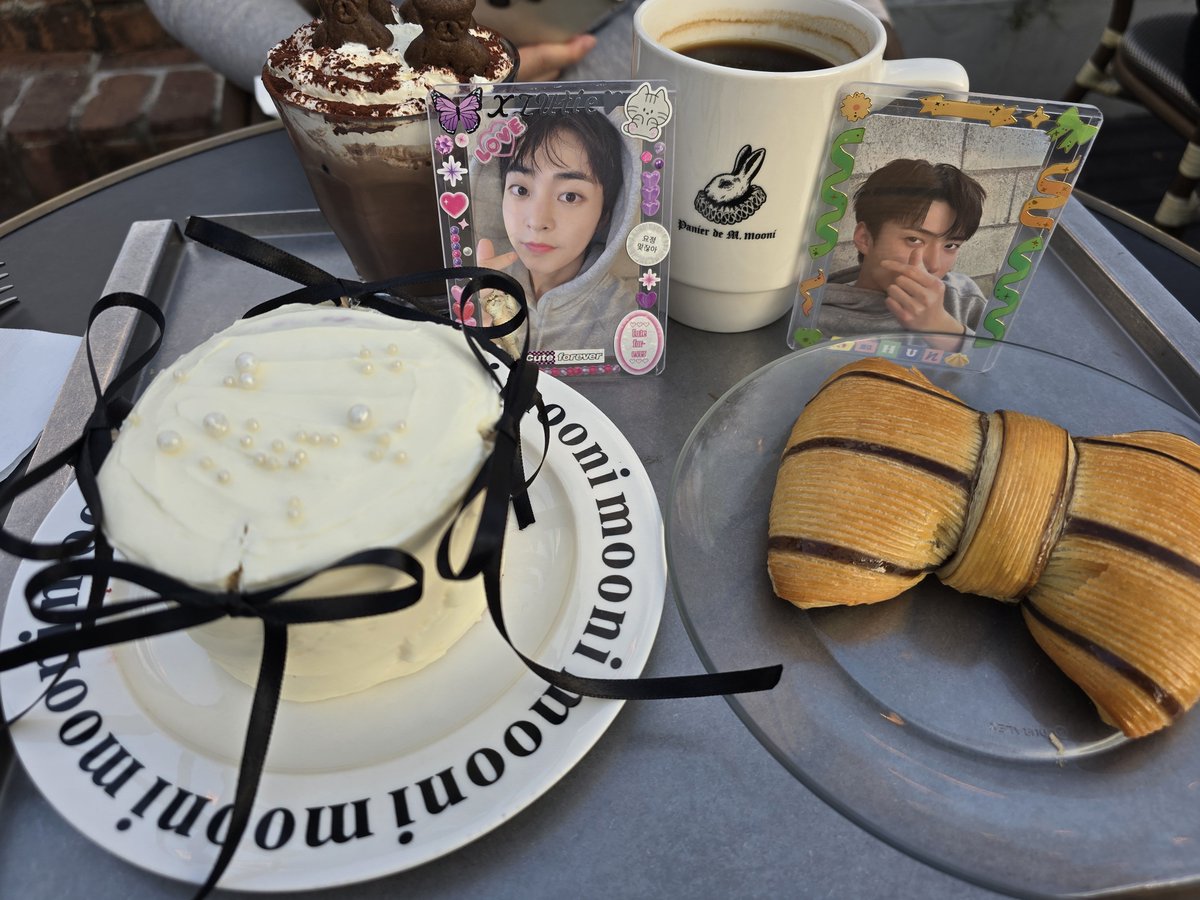 Xiuming_Day's tweet photo. dessert with my 사랑하자 bois^^
#EXO #엑소 #weareoneEXO
@weareoneEXO #EXOtheStandard https://t.co/Pjelx9f3kN