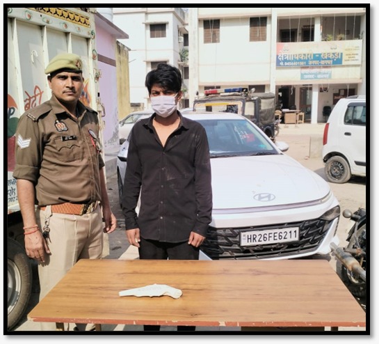 #baghpatpolice
थाना खेकडा पुलिस ने चैकिंग के दौरान एक अभियुक्त को किया गिरफ्तार, जिसके कब्जे से एक अवैध तमन्चा .315 बोर व एक गाडी हुन्डई VERNA बरामद।
#UPPolice