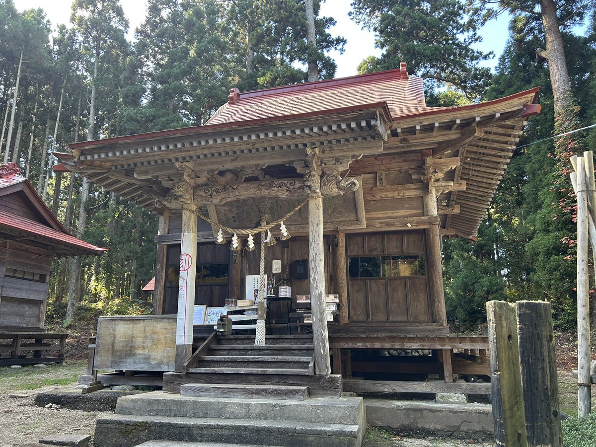 2929daimon's tweet photo. なかなか厳かな雰囲気の神社
今の時期は紅葉の為か渋滞してて疲れた‥
これで宮城の刻印コンプリート!
また増えてくれると良いな〜
#疾風巡拝 #刻道守 #荒川雄神社
#vn2000 https://t.co/7b8mSYSnrp