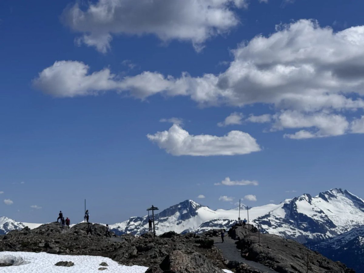 Hashyiuc's tweet image. I don&apos;t believe in any words that are not put into action. It&apos;s not about saying it, but about showing it.