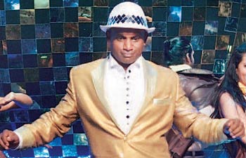 CricOsthar's tweet photo. And you thought it was easy performing on කුඹුරු https://t.co/fGhVJkdtR1