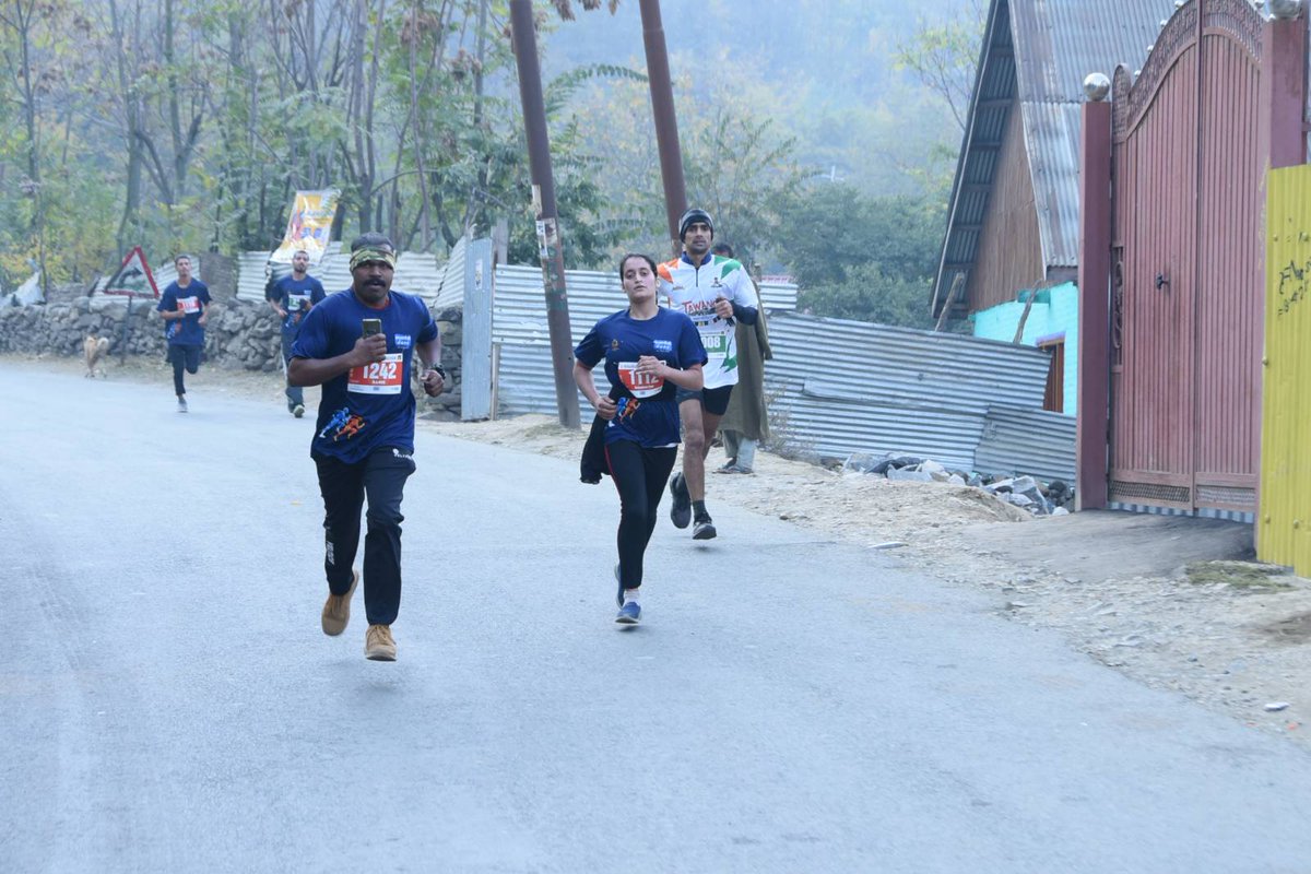 Mindblower81's tweet photo. BSF coming forward for a noble cause.
To promote Wular lake and It's beauty Half Marathon was organised by BSF in coordination with Bandipora Administration. Men Women and Children all participated.
Well done #BSF👏
#WularMarathon #SaveWular #RunWithBordermen #YouthEmpowerment https://t.co/7hCztakEsN