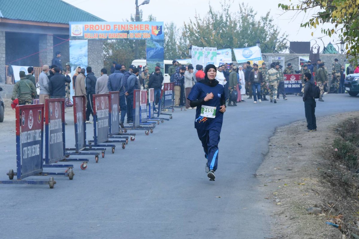 Mindblower81's tweet photo. BSF coming forward for a noble cause.
To promote Wular lake and It's beauty Half Marathon was organised by BSF in coordination with Bandipora Administration. Men Women and Children all participated.
Well done #BSF👏
#WularMarathon #SaveWular #RunWithBordermen #YouthEmpowerment https://t.co/7hCztakEsN