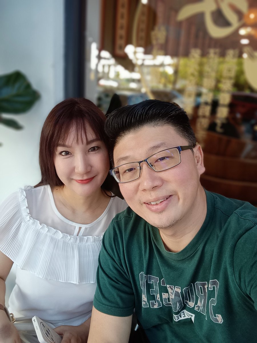 GohJooHee1's tweet photo. Starting our Sunday right! Just a quick snapshot while waiting in line for lunch with my wife. A moment to pause, smile, and enjoy some quality time together. https://t.co/FQ3LrwWUAH