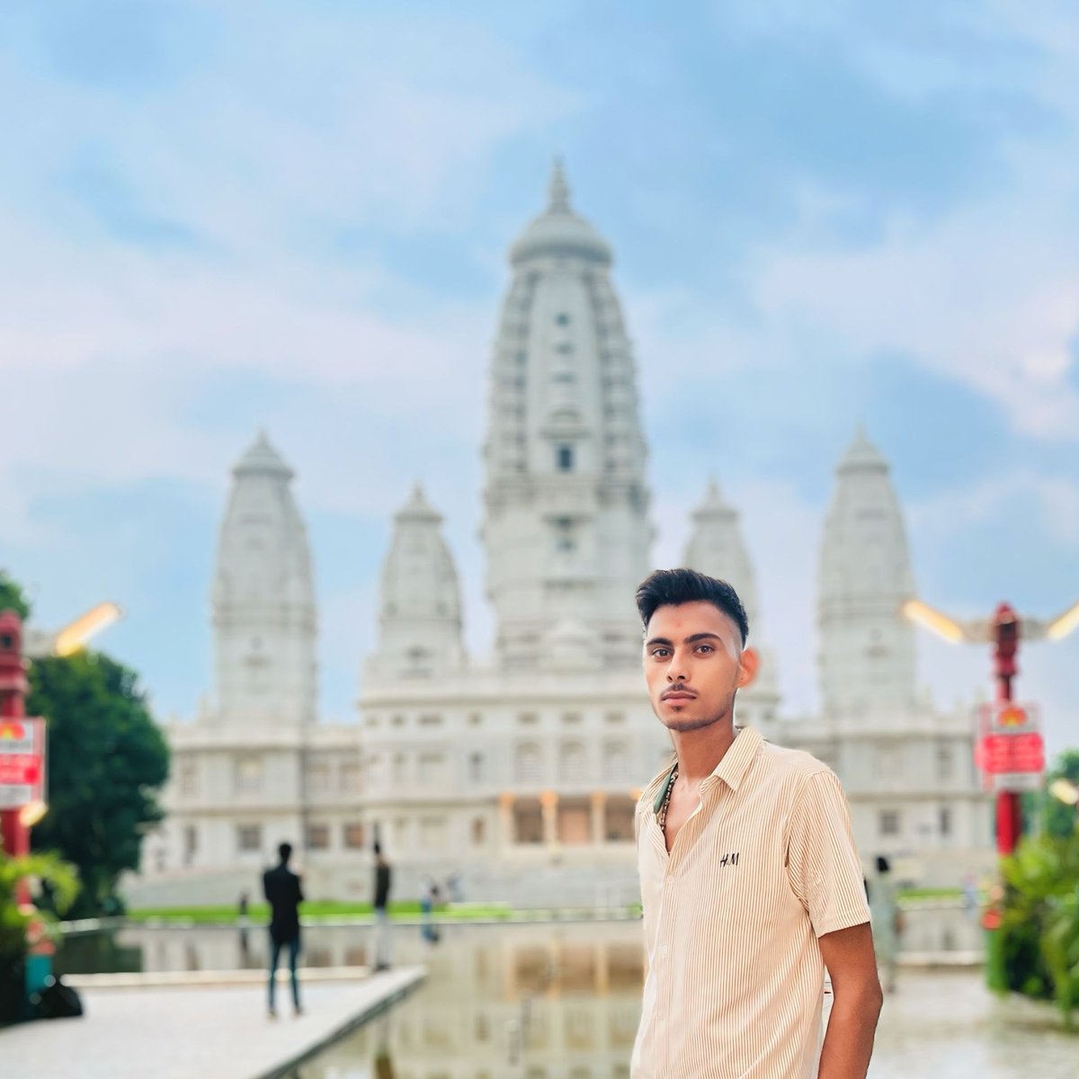 जाति मंदिरों में नहीं... 
सरकारी नौकरियों में पूछी जाती है।