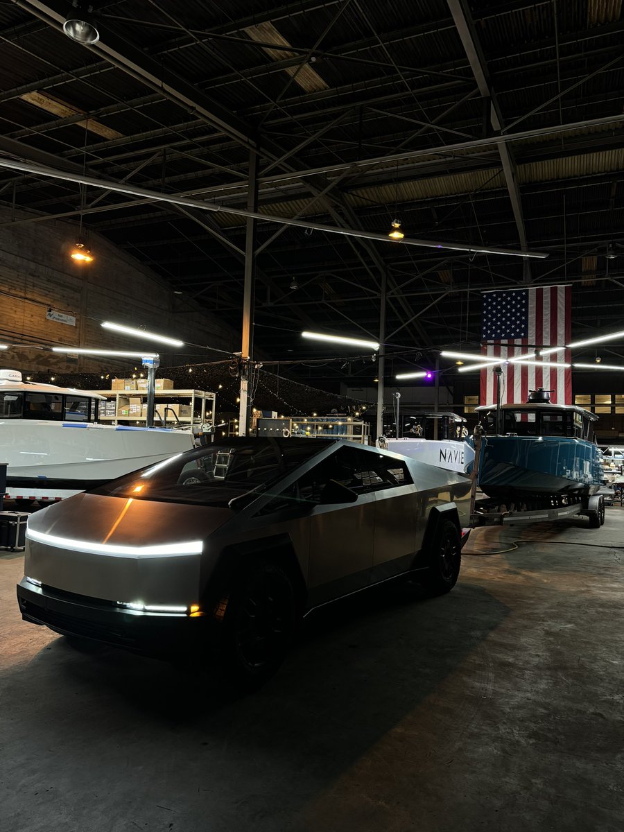 sampritibh's tweet image. @navierboat Hangar vibes is pretty cool esp in the evening!

We will be outgrowing this place soon, but I will try to add more Navy hangars for our expansion!🌊⛴️
The all electric American fleet!🇺🇸🔋⬇️