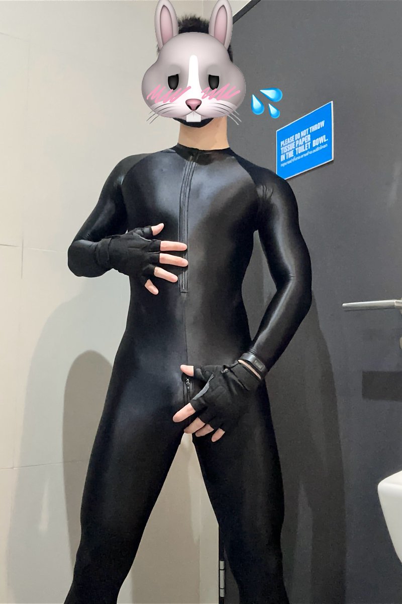 7ai7ang7ai3's tweet photo. I love the scene to show off that tight shirt and tights you seen are actually connected in one piece, and it's the full bodysuit that I been wearing underneath the whole sweaty workout session 💦

And who knows what going on behind closed g shower room door 🥵 https://t.co/3we6t650Va