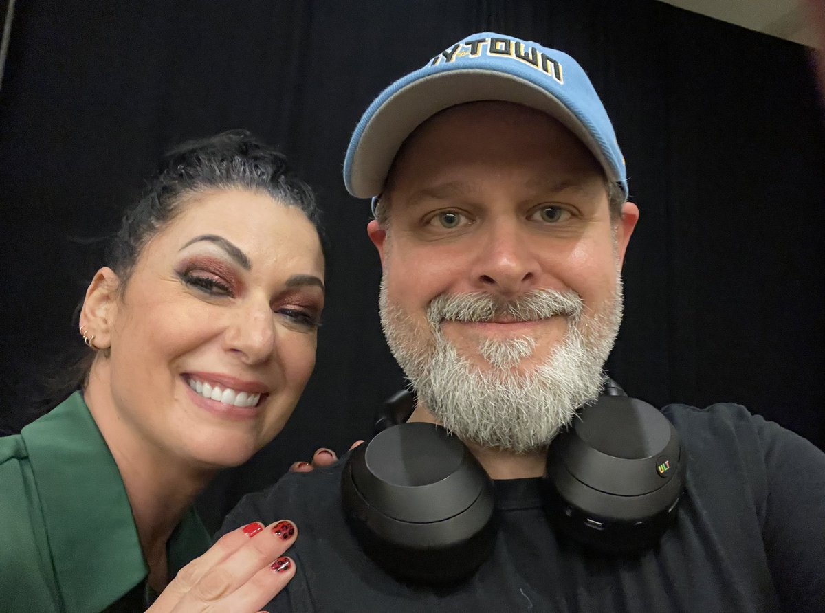DavePrazak's tweet image. Great having @Radiant_Rain as part of #GCWhawaii tonight!