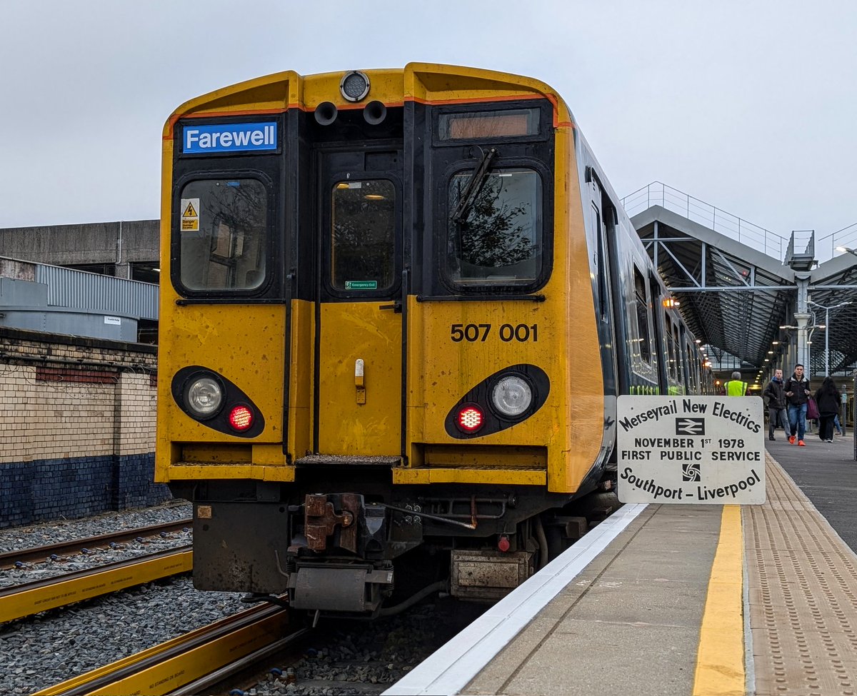 DownOnTheStour's tweet photo. So the day has come. The Class 507 Farewell 🥲

Time for one last bash around the Northern Lines behind the best traction the country by far 👏

#507farewell #class507 #PEP #Merseyrail #hellfire #class508 #megatraction #southport https://t.co/l5PEOYkQmW