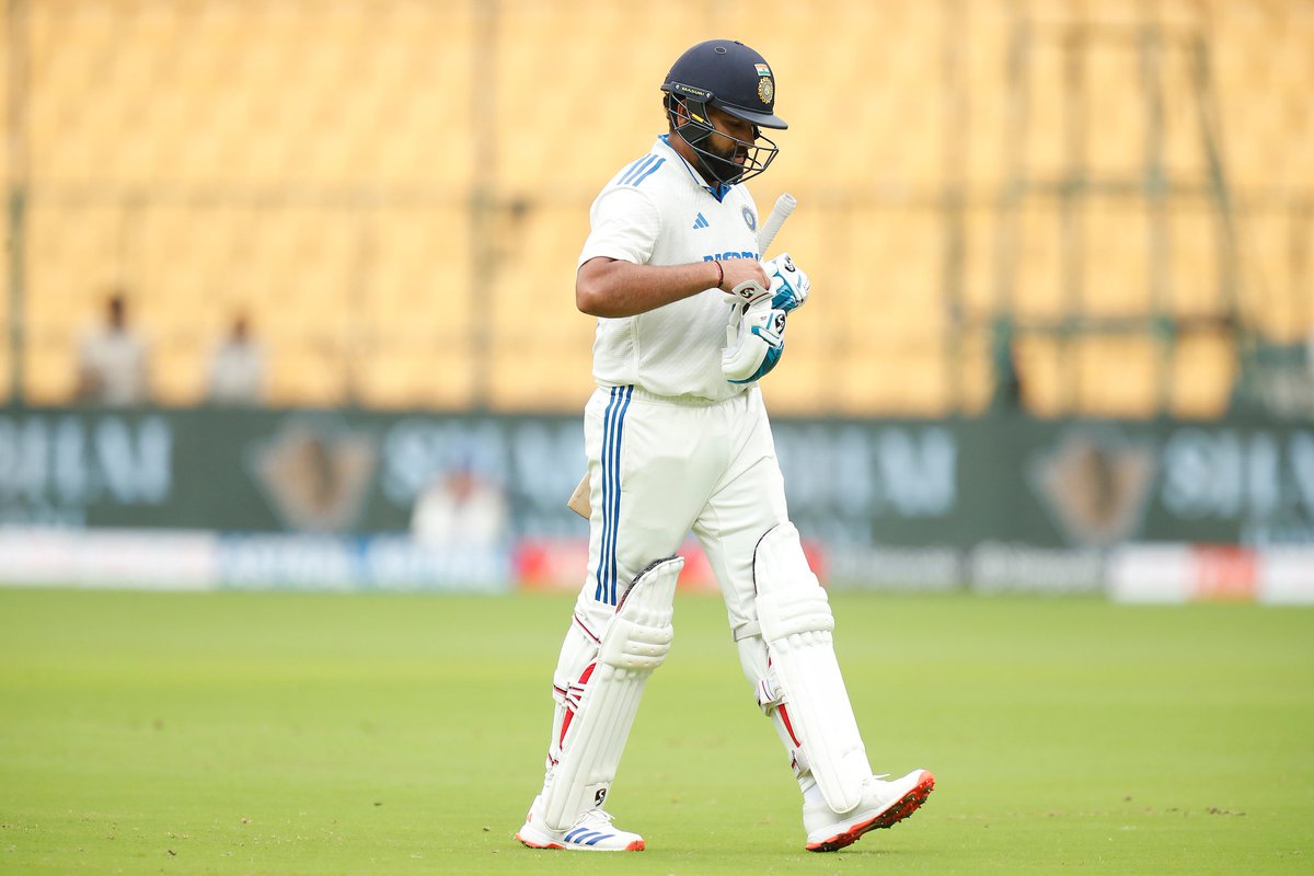 ImKLMahi's tweet photo. If you want Rohit Sharma to retire 🤔 like this tweet ..
#retire
#ViratKohli #INDvNZ #RohitSharma https://t.co/Yqa72GYnHY