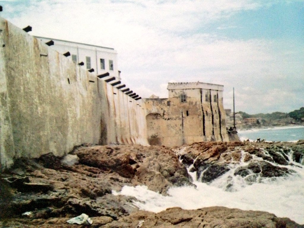 travelstustring's tweet photo. Day 3: In the lead up to the release of my book, each day, I'll be sharing some of my favourite pictures from my travels and life in Africa ๐
๐ฌ๐ญ Cape Coast Fort
๐ท๐ผ On the shores of Lake Kivu
๐น๐ฟ Weary after a long bus trip
๐ฒ๐ฑ Fetish items in Bamako
#EverythingAllOfTheTime https://t.co/pKt4sg2lp6