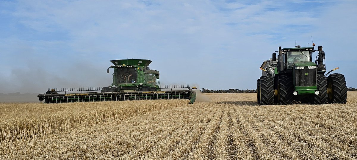 jetzjoey's tweet photo. Green machines are all go. Some good results with deep ripping. Commodus barley. https://t.co/6jA9fxi6Py