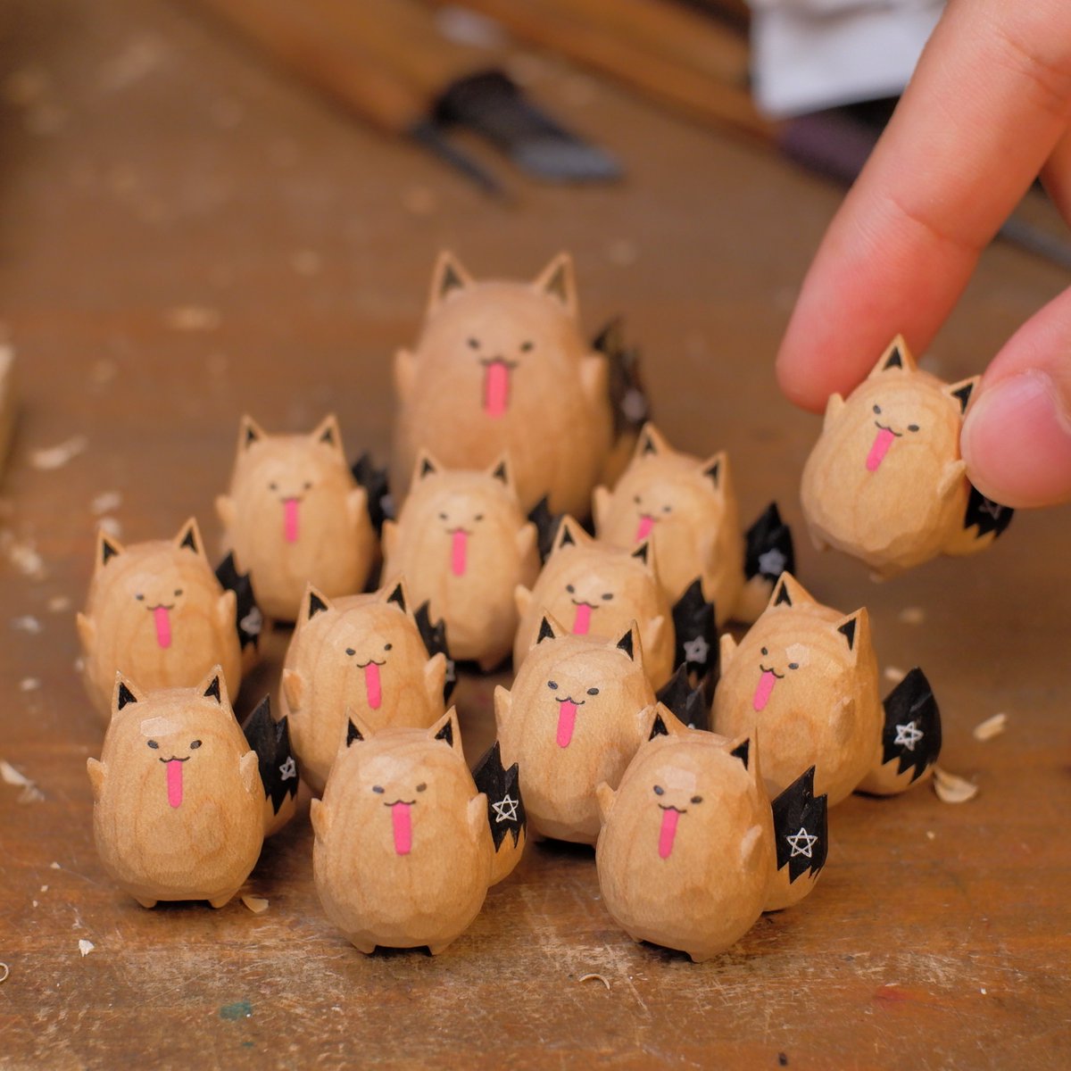 piyopiyo_crafts's tweet photo. 木彫りのフブラ大量発生！
#絵フブキ https://t.co/2DJLY9F3a1