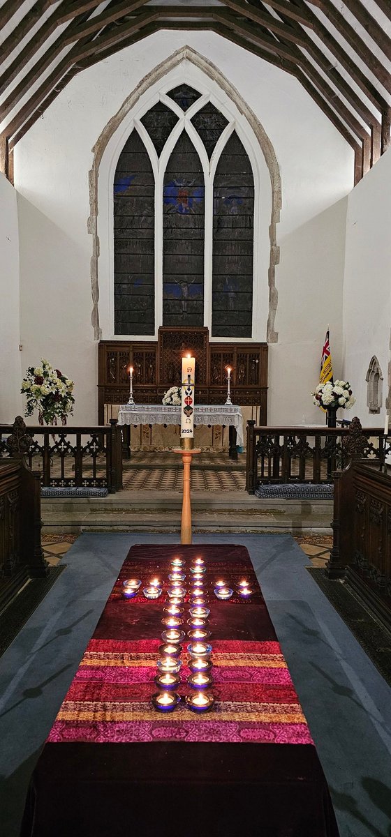 feeringchurch's tweet photo. During our 'In Loving Memory Service' 2 Nov, a cross of candles was lit. And there was a short silence during the service for our own prayers, memories &amp; reflection. @feeringchurch #inlovingmemory https://t.co/b3sm1j2Evk
