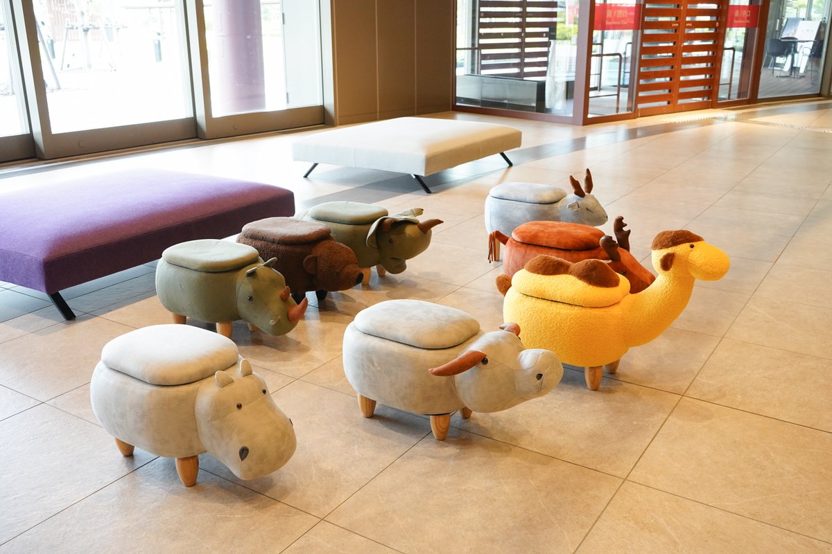 iskw_pref_lib's tweet photo. ＊屋内広場に新しいお友達が＊

屋内広場で活躍中の動物たちですが、新たに5選手が加入しました。
カバ、バッファロー、ラクダ、トナカイ、シカの皆さんです。80キロまでしか乗せられないそうですので、よろしくお願いいたします。
やさしくしてね。 https://t.co/mUdb0aMKgg