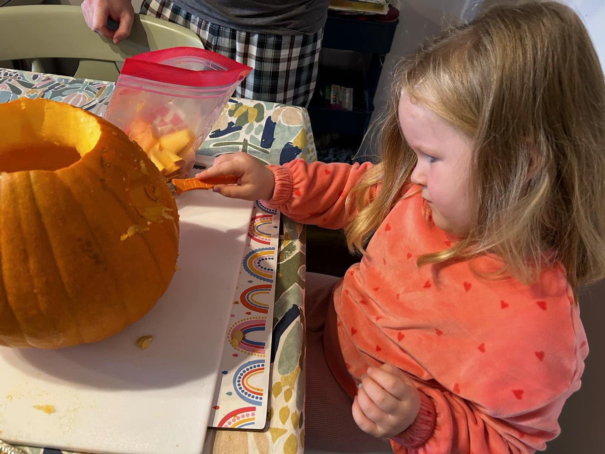 WPSA10's tweet photo. Hannah from RSJ has entered the family and Pre-Prep categories with these 2 brilliant pumpkins! 🎃🎃 https://t.co/JUIBGP6zol