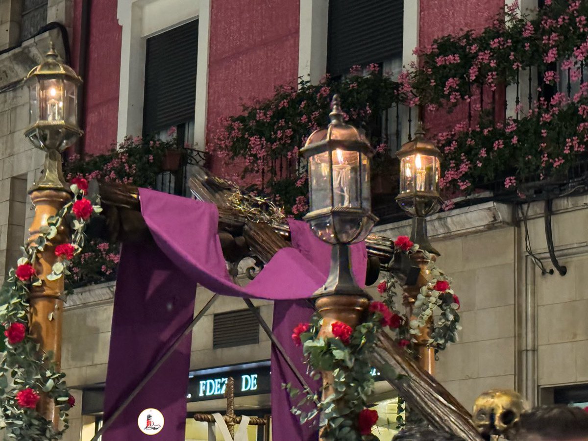 IglesiaEnLeon's tweet photo. 👉🏼 La ✝️ #Cofradía de Ntra. Sra. de la Piedad y Ánimas del Sto. Malvar organizó #ayer los actos de la Conmemoración de Todos los Fieles Difuntos con ⚪️ #Eucaristía en la ⛪️ #Parroquia de Sta. Marina la Real y 🕯️ #procesión con 🙏🏼 rezo de #responsos por las calles de 🇪🇸 #LeónEsp. https://t.co/9bJbScZdqm