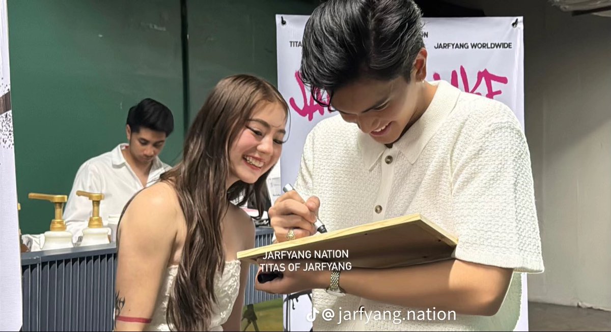JarFyangNation1's tweet photo. smiley jarfyang!! 🫂💗

JARFYANG ON ASAPride https://t.co/30SVogs7zA
