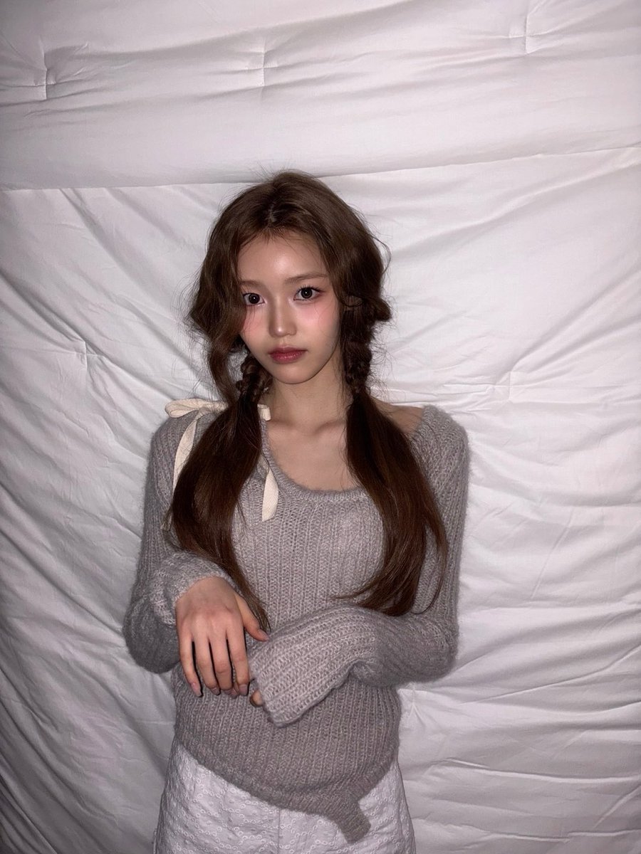 izna_offcl's tweet photo. [izME📮]

나야🍀❤️ 트레일러 봤어요오?? 아 기다리고 기다리던 우리 데뷔가 점점 다가오고 있어요❤️ 나야를 만날 생각에 하루하루 열심히, 소중한 하루들을 보내고 있어요! 기대 많이 해주세요 나야! 우리 옆에 있어줘서 고마워요❤️ 하루하루 더 사랑해요!

#izna #이즈나
#JEONGSAEBI #정세비 https://t.co/obpjjGqHux