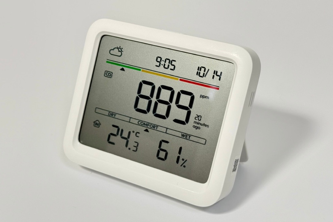 uu012759's tweet photo. 室内の換気タイミングがわかる便利なCO2センサー