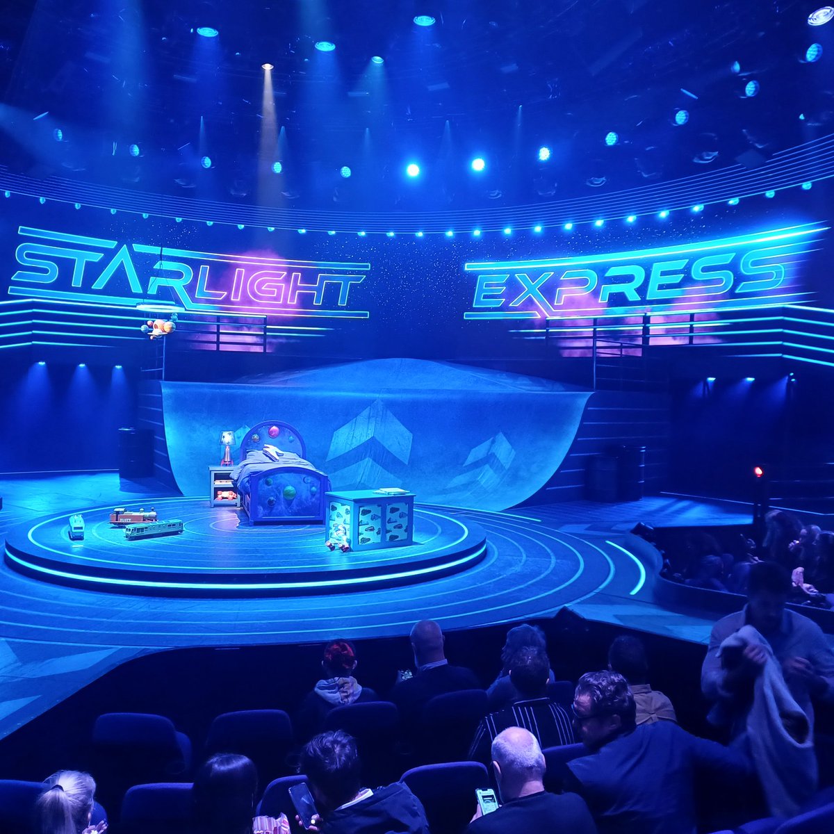 Spectacular production featuring Tom Pigram ex SJL student as Electra. Incredible performance 👏