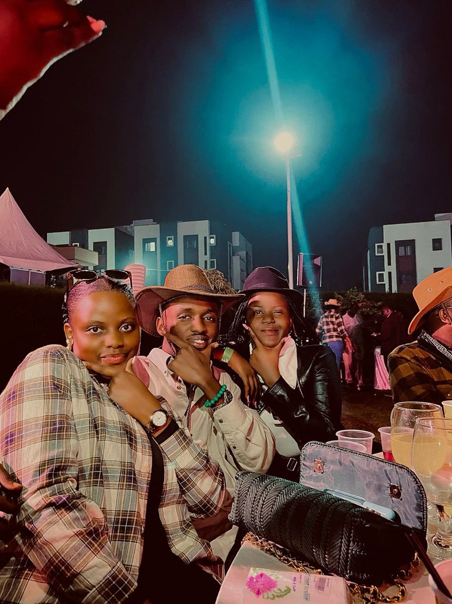 RotaractClubVU's tweet photo. How did you spend your Friday, we spent ours with our mother Club @MuyengaBreeze at the Cow Boy Night. We Rocked
#WeAreRacVu
#CowBoyNight https://t.co/BpDjNiBxGl