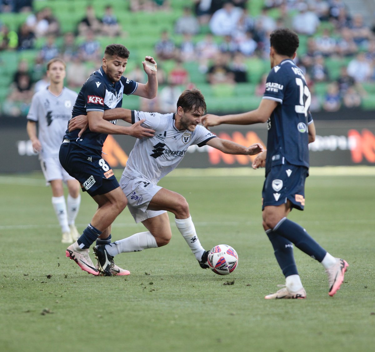 sportingwall's tweet image. Melbourne Victory came back from 0-1 down to secure the 3 points with goals from Daniel Arzani , via the penalty spot and an absolute stunner from Reno Piscopo. That's back to backs wins for the Victory and 2nd spot.
 @gomvfc 2 v 1 Macarthur FC
@aleaguemen