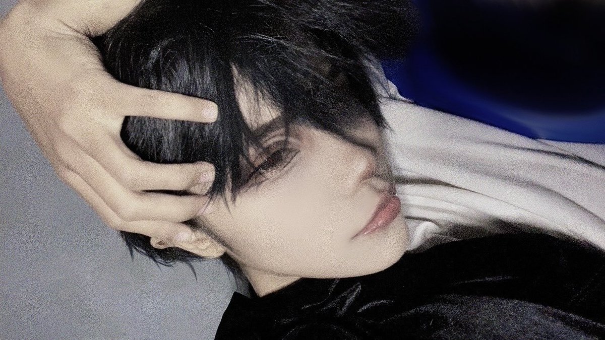Arlecchinio's tweet photo. Yo, Good afternoon. Take a look at my lowcos Ivan cosplay. Inspired from his interview outfit that time 🤯

#ALNST #에이스테 #AlienStage https://t.co/E721KFbxwk