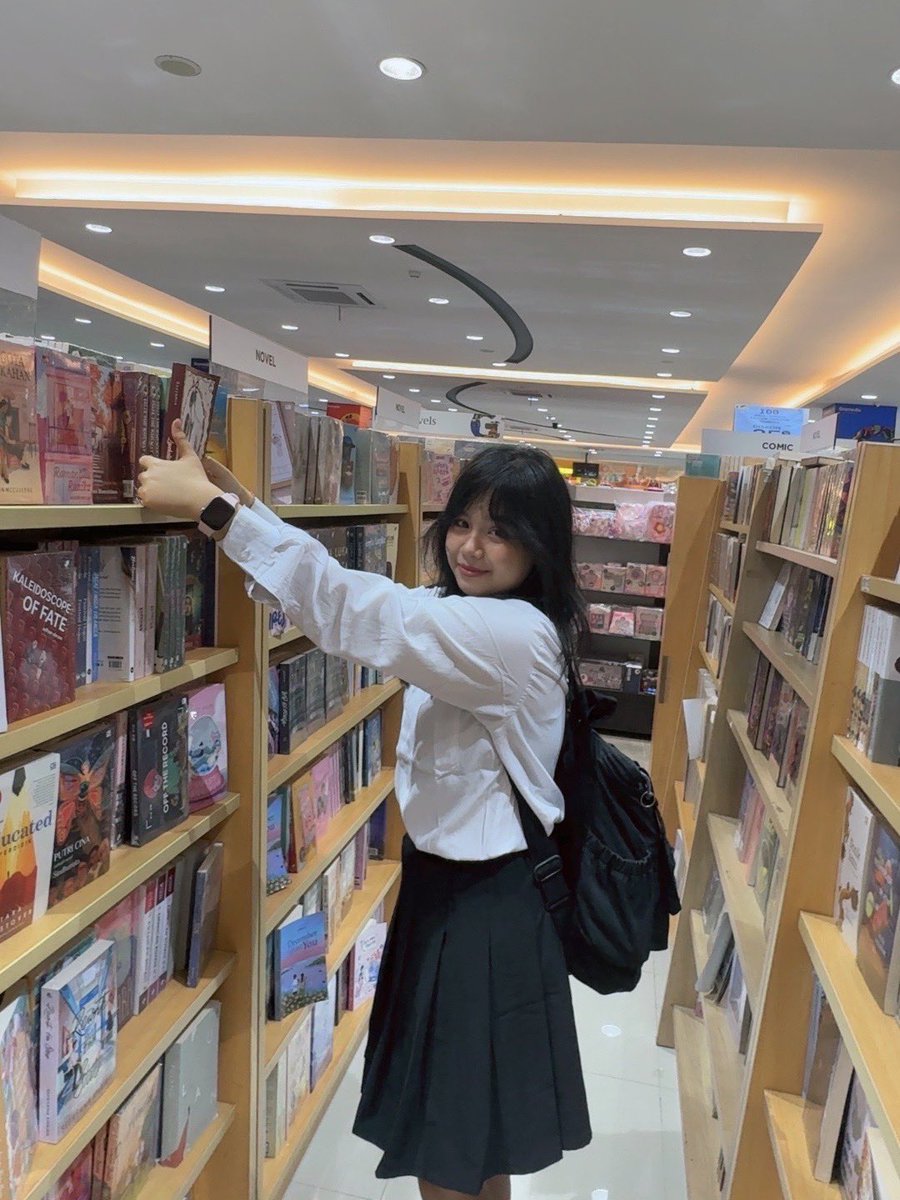 xiaolang_valko's tweet photo. gramedia date with me? 🤍 https://t.co/7U1Bs6wifx