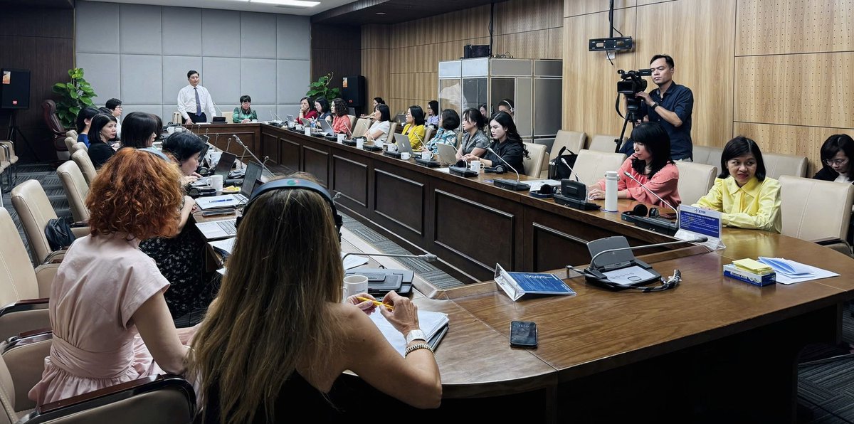 AnAFDVietnam's tweet photo. Training on Leadership in the context of Innovation & Digital Transformation for Female Managers at #ElectricityofVietnam by #AETS under @AFD_France's financing. We are working on Gender in Energy sector ! https://t.co/bSyPIoPm29 https://t.co/q3TvJbpfgB