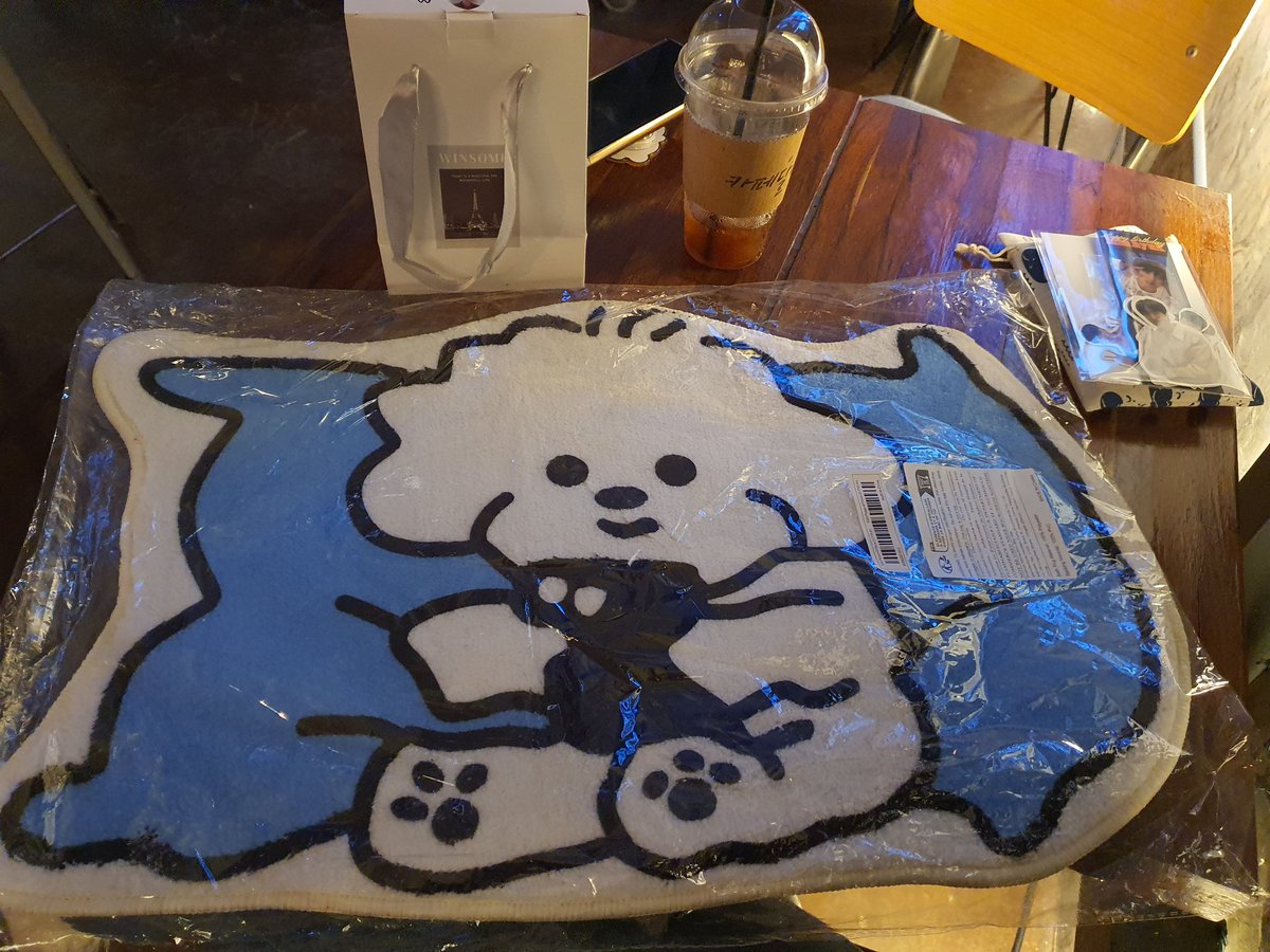 아니 러그 너무 귀엽잖아😍

#너는_나에게_나도_너에게