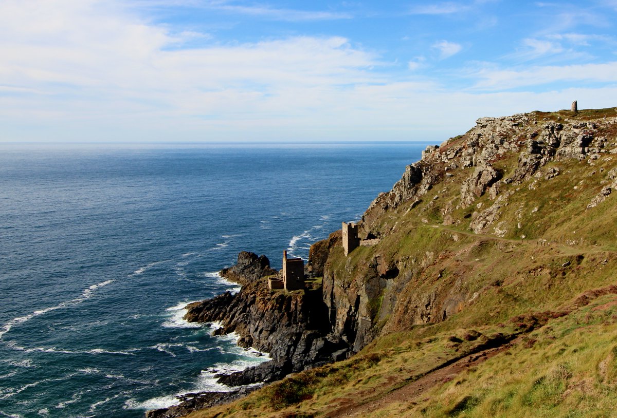 BytheWayTours's tweet photo. Iconic view, the amazing Crowns engine houses clinging to the foot of the cliffs at Botallack...

#cornishhistory https://t.co/lEB1JpF1cn