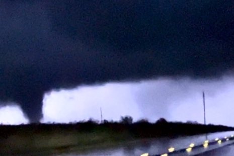 FalcnStormChase's tweet image. Pictures of the tornadoes that were produced by a long track cyclic supercell  between Byers, TX and Waurika, OK very close to the Red River crossing. Big multiple vortex bowl at the beginning then had two simultaneous tornadoes as it passed Red River. #txwx #okwx #wxtwitter