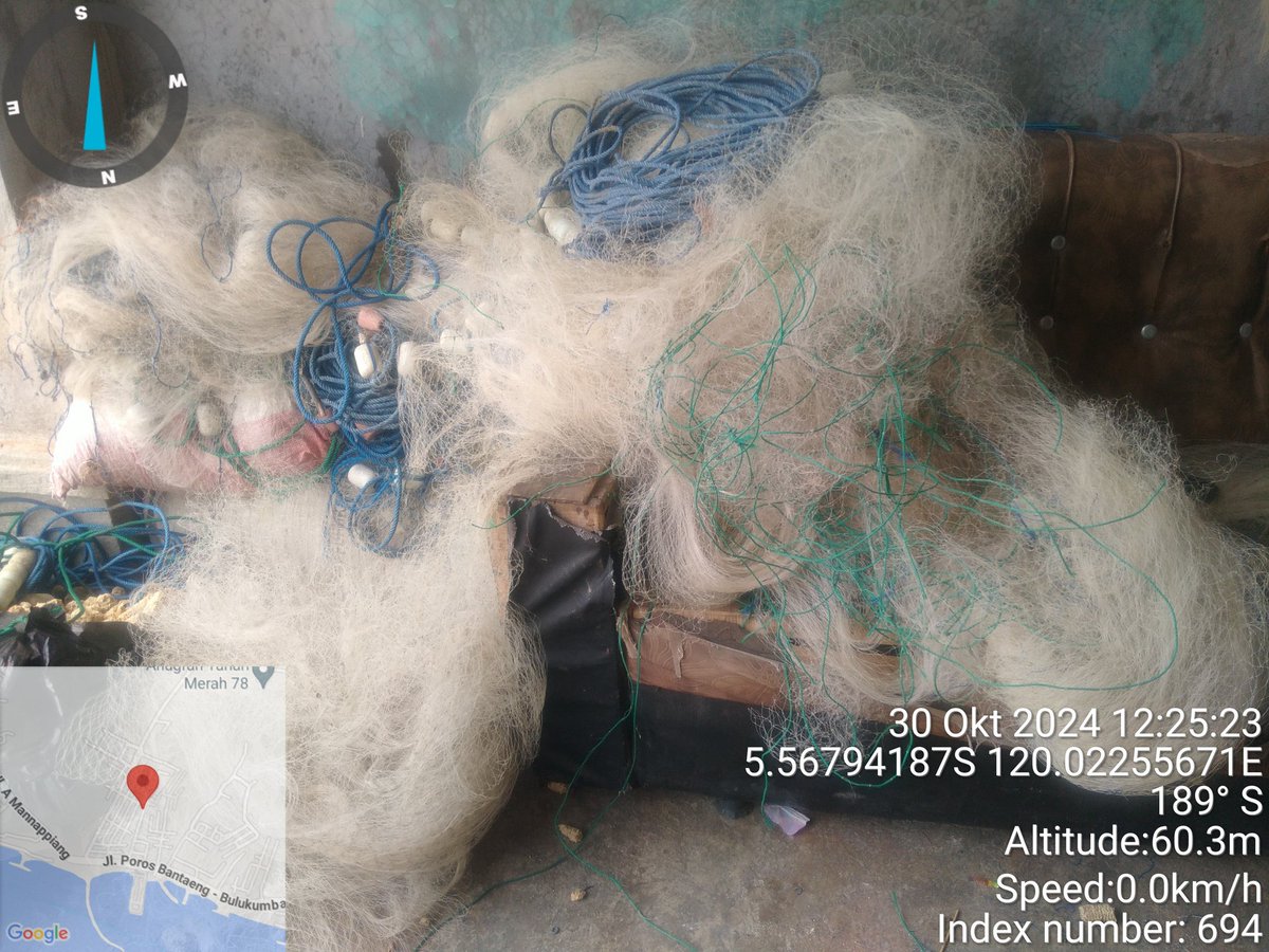 AnggunAngg25809's tweet photo. Mendampingi kelompok nelayan KUB Baru Jaya dalam akses pemasaran hasil tangkapan ikan dengan menggunakan alat tangkap jaring insang tetap di Desa Pajukukang Kec Pajukukang Kab Bantaeng https://t.co/TRGcuJqMXO