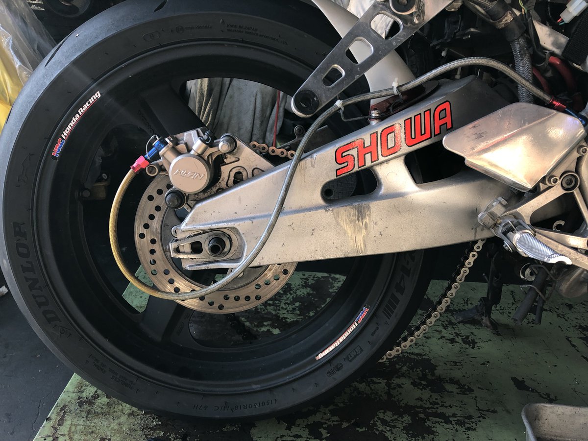 inuiyasutaka's tweet photo. スイングアーム交換

#nc29
#cbr400rr https://t.co/b8hfT3Mxyu