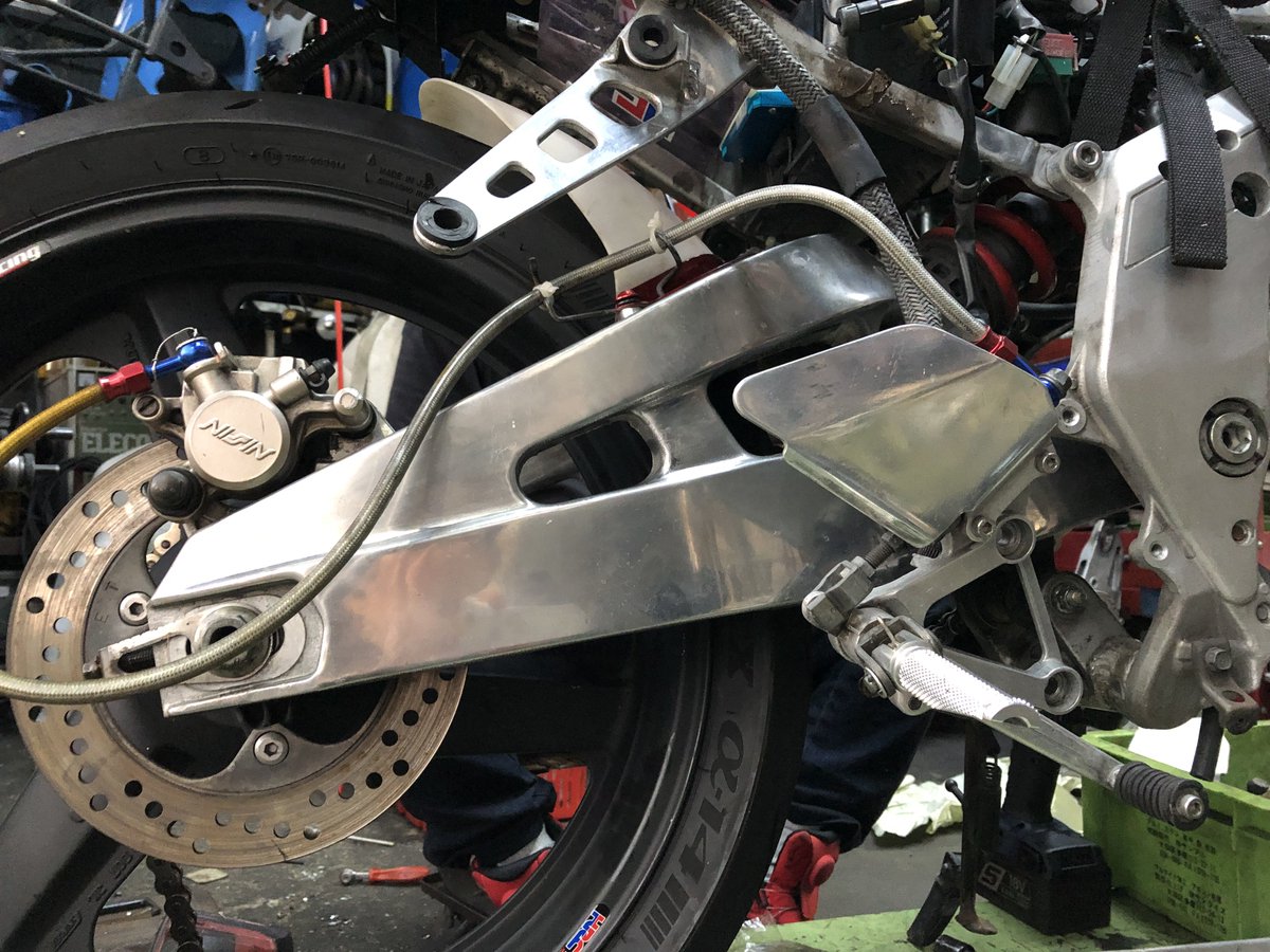 inuiyasutaka's tweet photo. スイングアーム交換

#nc29
#cbr400rr https://t.co/b8hfT3Mxyu