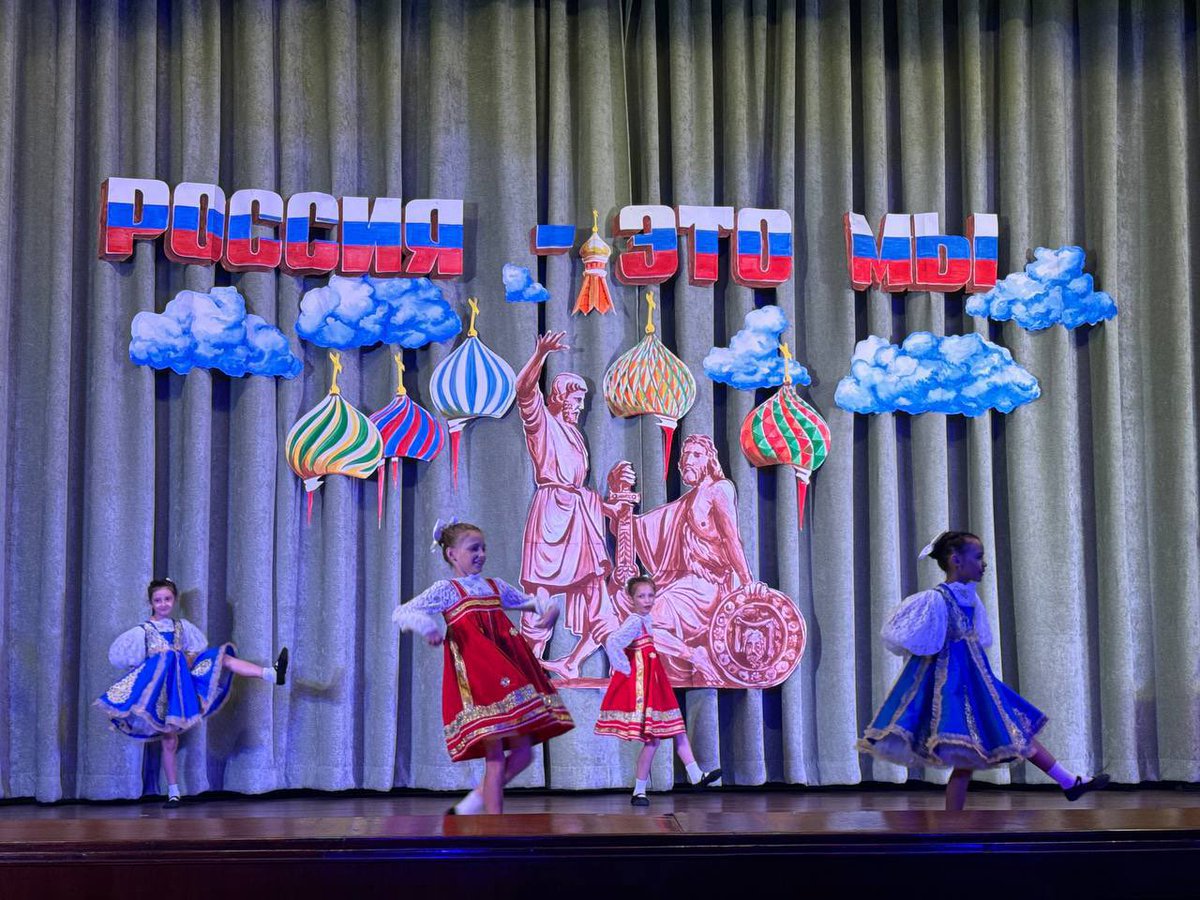 RusEmbIndia's tweet photo. 🇷🇺 On November 2, on the eve of #NationalUnityDay, the Russian Embassy in #India hosted a festive concert "#Russia is Us".

🎶 The evening's programme included choreographic numbers, Russian #folk songs as well as modern musical works.

👉🏻 https://t.co/3ofbSXDX7B https://t.co/24VjrSE1Ny