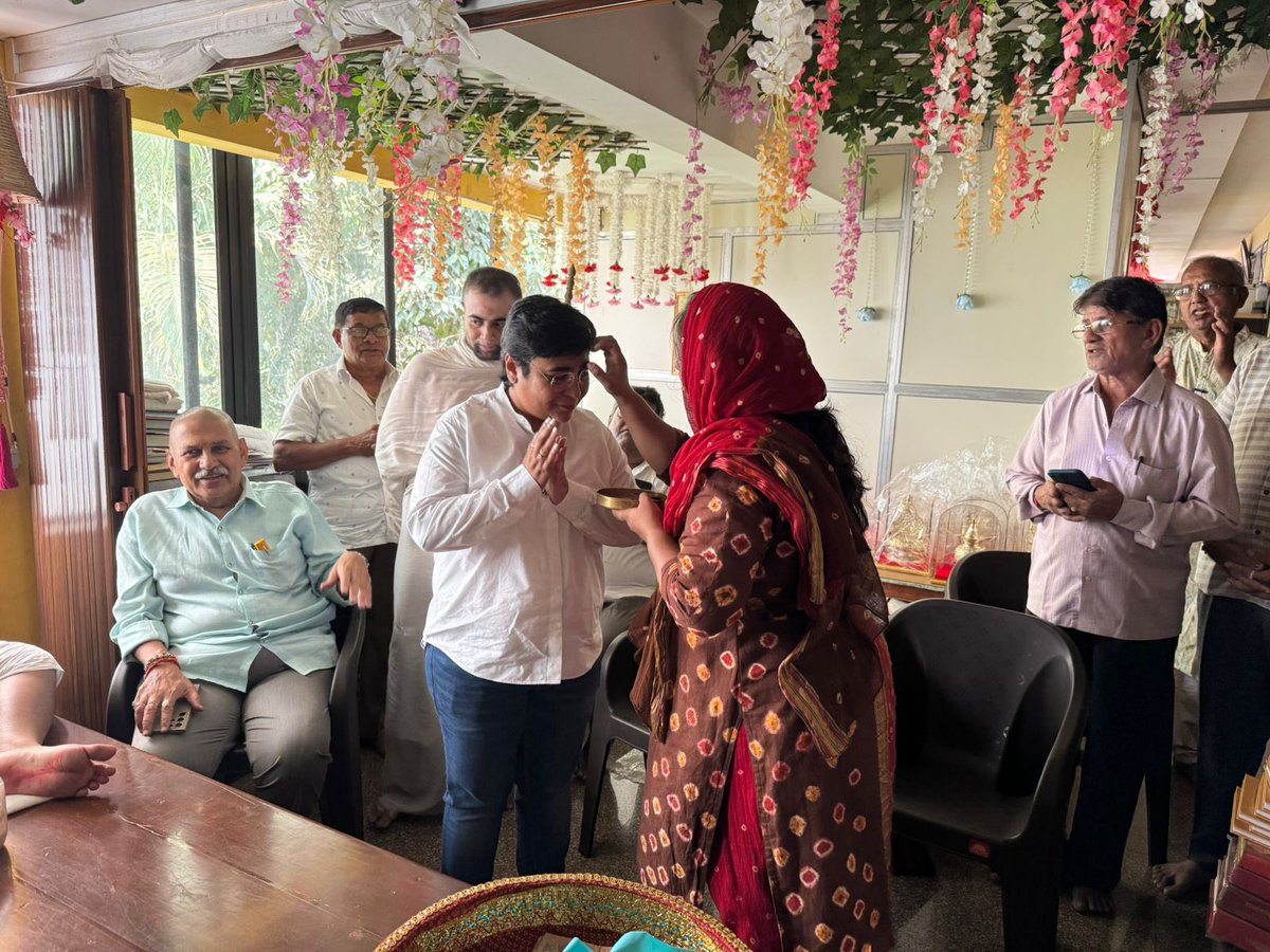 hetalgalabjp's tweet photo. I was blessed to take darshan of Gachadhipati Acharya Shri Kalaprabha Suri Svarji Maharaj Shaheb. His divine presence and wisdom inspire all who seek guidance. Receiving his blessings was a humbling experience ! @ShelarAshish ji @BJP4Mumbai https://t.co/FVugu3Qm9v