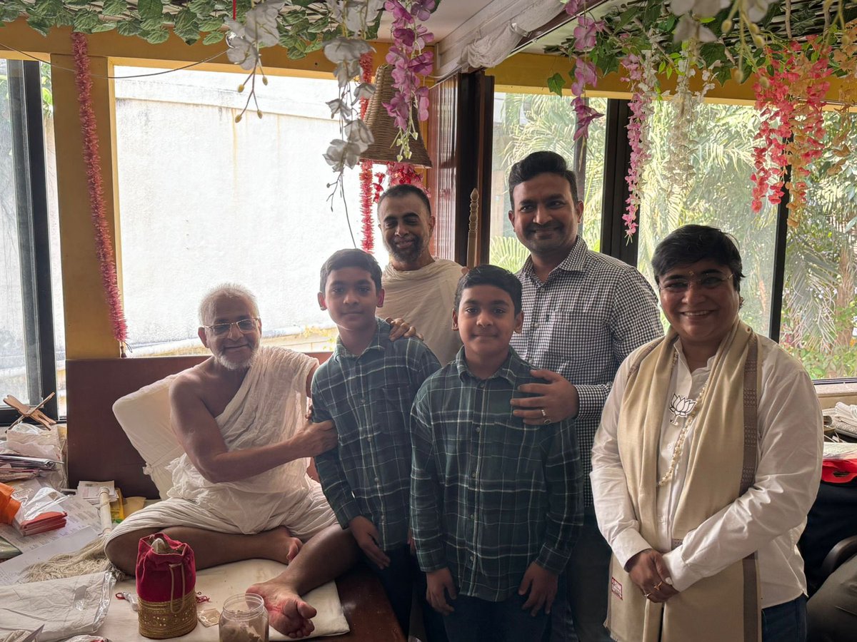 hetalgalabjp's tweet photo. I was blessed to take darshan of Gachadhipati Acharya Shri Kalaprabha Suri Svarji Maharaj Shaheb. His divine presence and wisdom inspire all who seek guidance. Receiving his blessings was a humbling experience ! @ShelarAshish ji @BJP4Mumbai https://t.co/FVugu3Qm9v