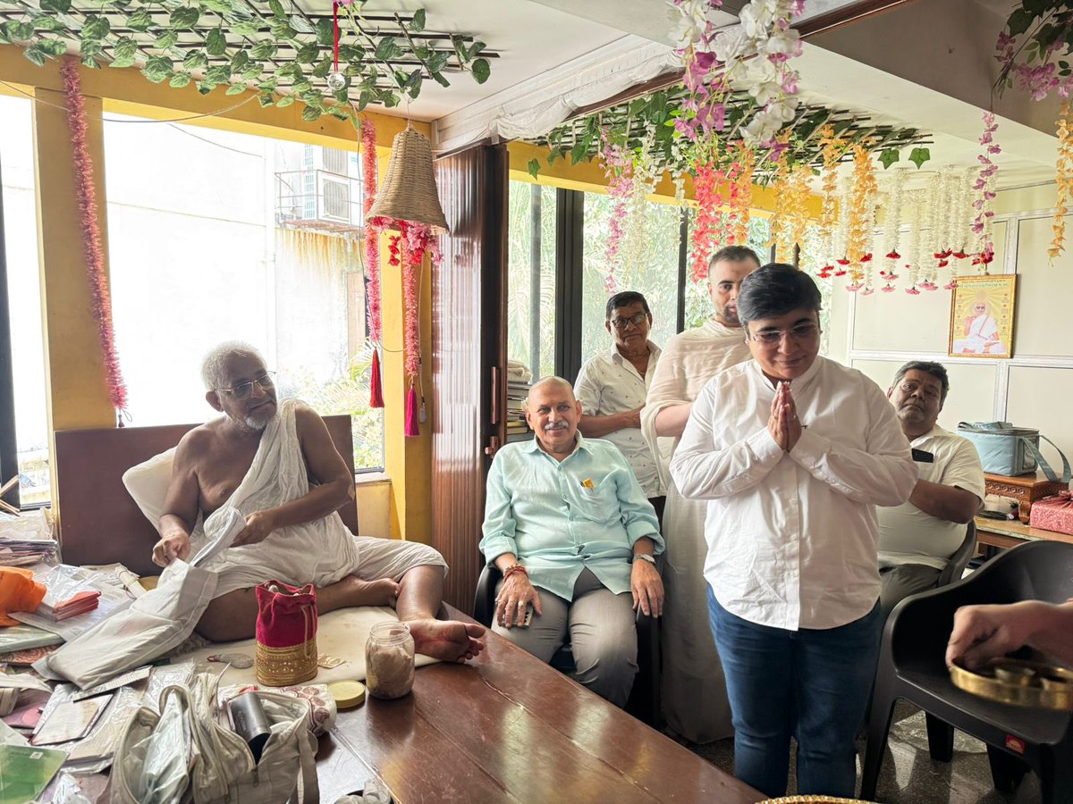 hetalgalabjp's tweet photo. I was blessed to take darshan of Gachadhipati Acharya Shri Kalaprabha Suri Svarji Maharaj Shaheb. His divine presence and wisdom inspire all who seek guidance. Receiving his blessings was a humbling experience ! @ShelarAshish ji @BJP4Mumbai https://t.co/FVugu3Qm9v