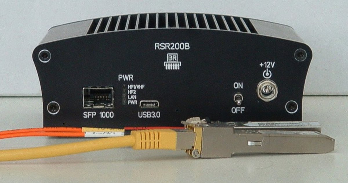 As usual, a new #ReuterElektronik device sneaks into the market, without orchestral announcement. #RSR200B. A dual ADC HF VHF SDR with some interesting configurations and (RFI-free) fibre-optic networking. reuter-elektronik.de/html/neuigkeit…