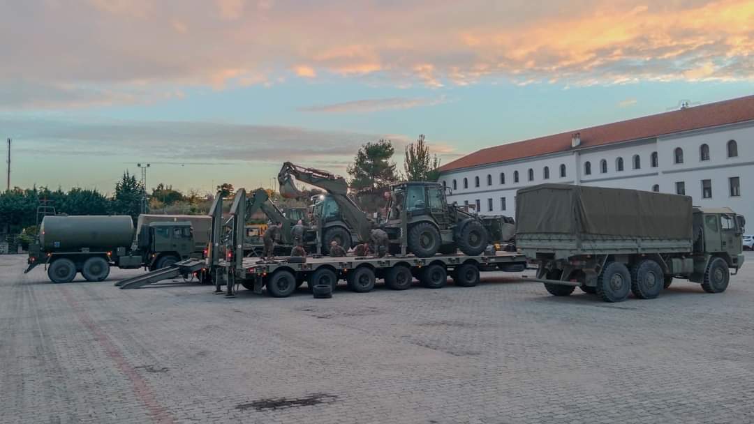 FUTER_ET's tweet photo. La Brigada “Guadarrama”XII se moviliza en apoyo a las zonas afectadas por la #Dana.
A última hora del sábado partieron desde sus acuartelamientos de Madrid y Valladolid dos contingentes con personal y equipos.
!Aprisa, Duro, Lejos!
#somostuejército
#ejércitodetierra https://t.co/GaE1bdq9gQ