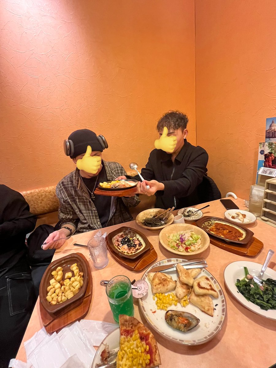 ayk200088's tweet photo. ファスティング始めます！と先輩達に宣言したその日に連行されました。 https://t.co/rlCYFFL9JJ